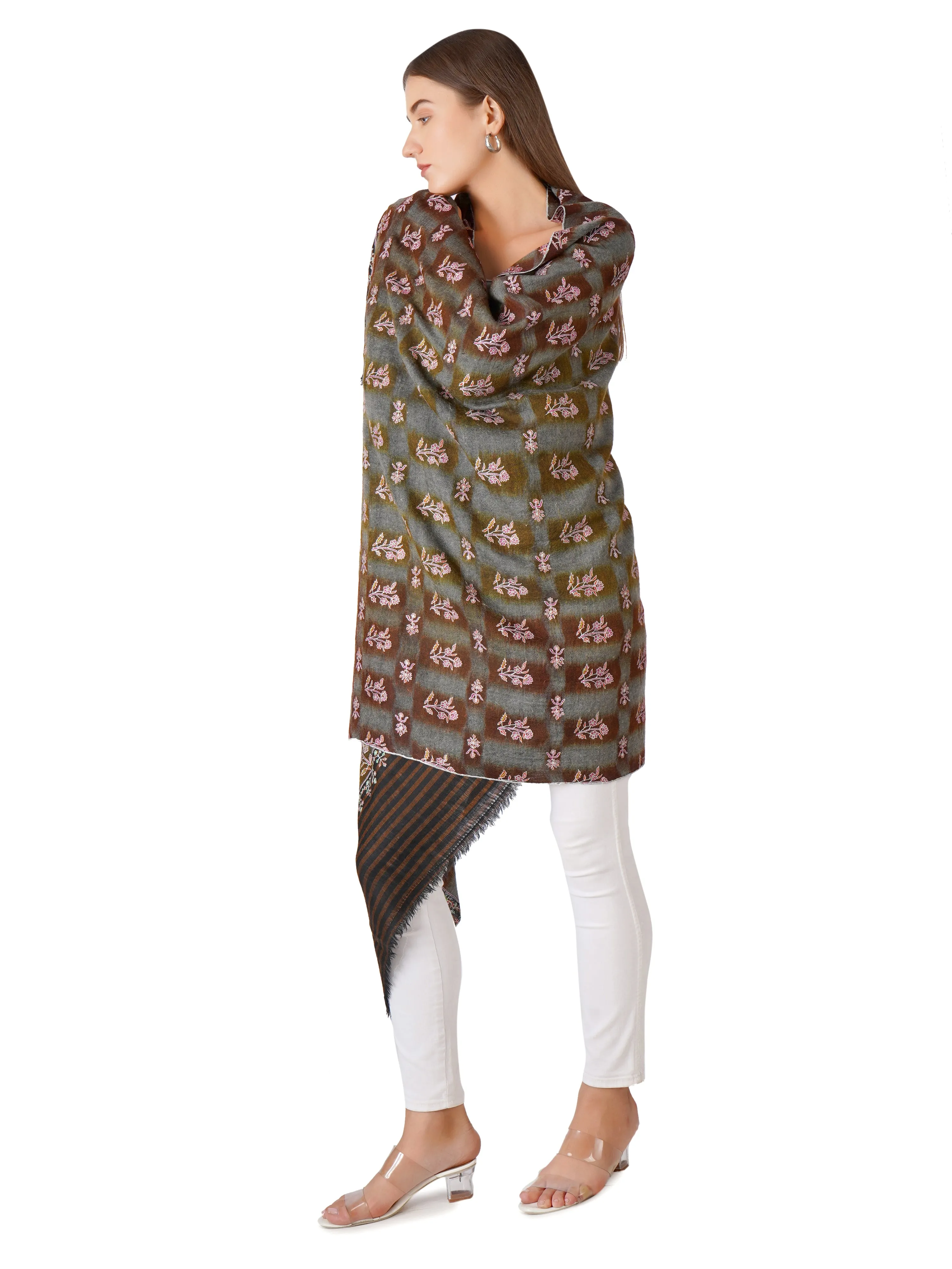 Luxurious Checkered Pashmina Shawl with Detailed Embroidery - Ultimate Accessory