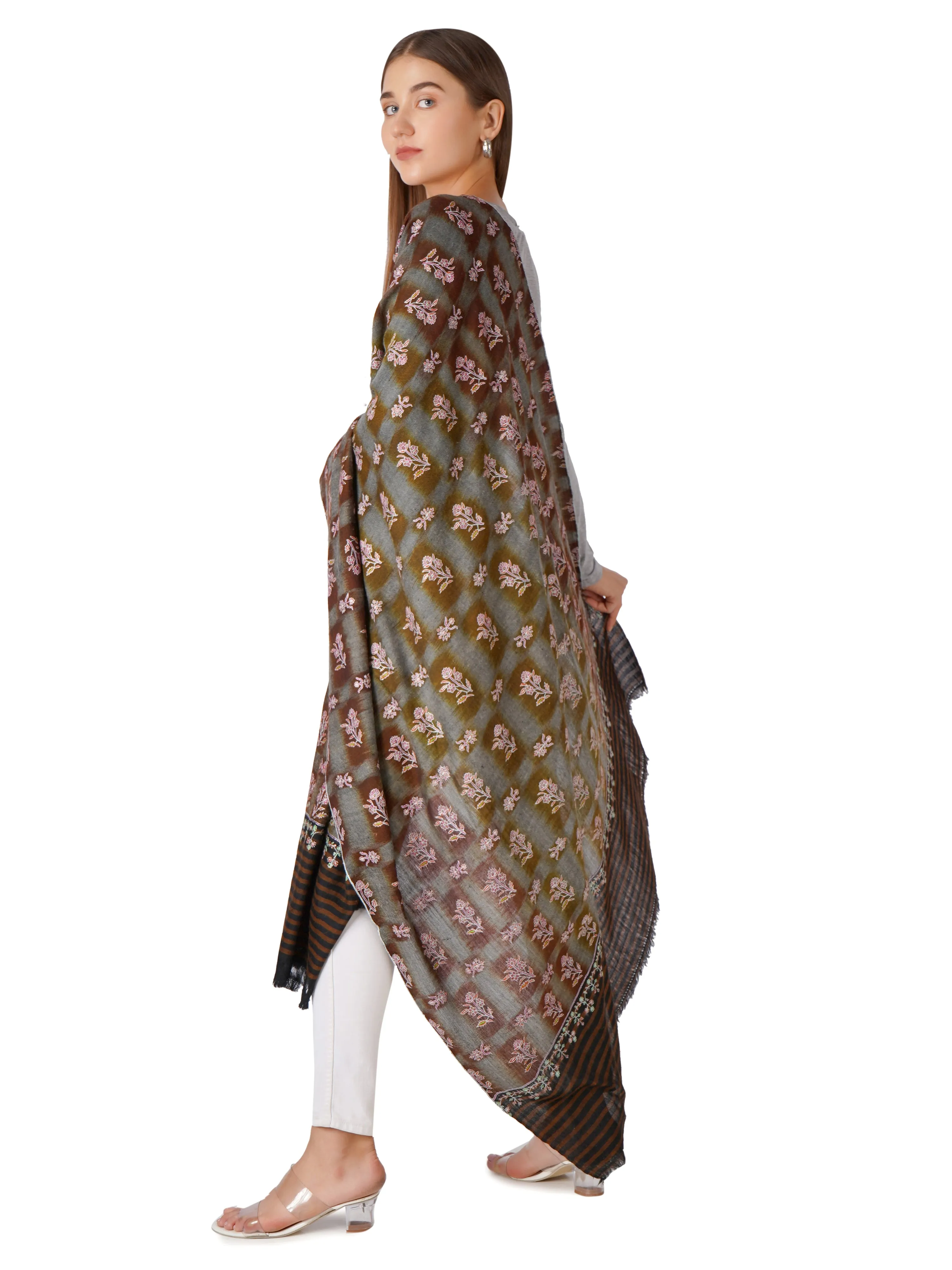 Luxurious Checkered Pashmina Shawl with Detailed Embroidery - Ultimate Accessory