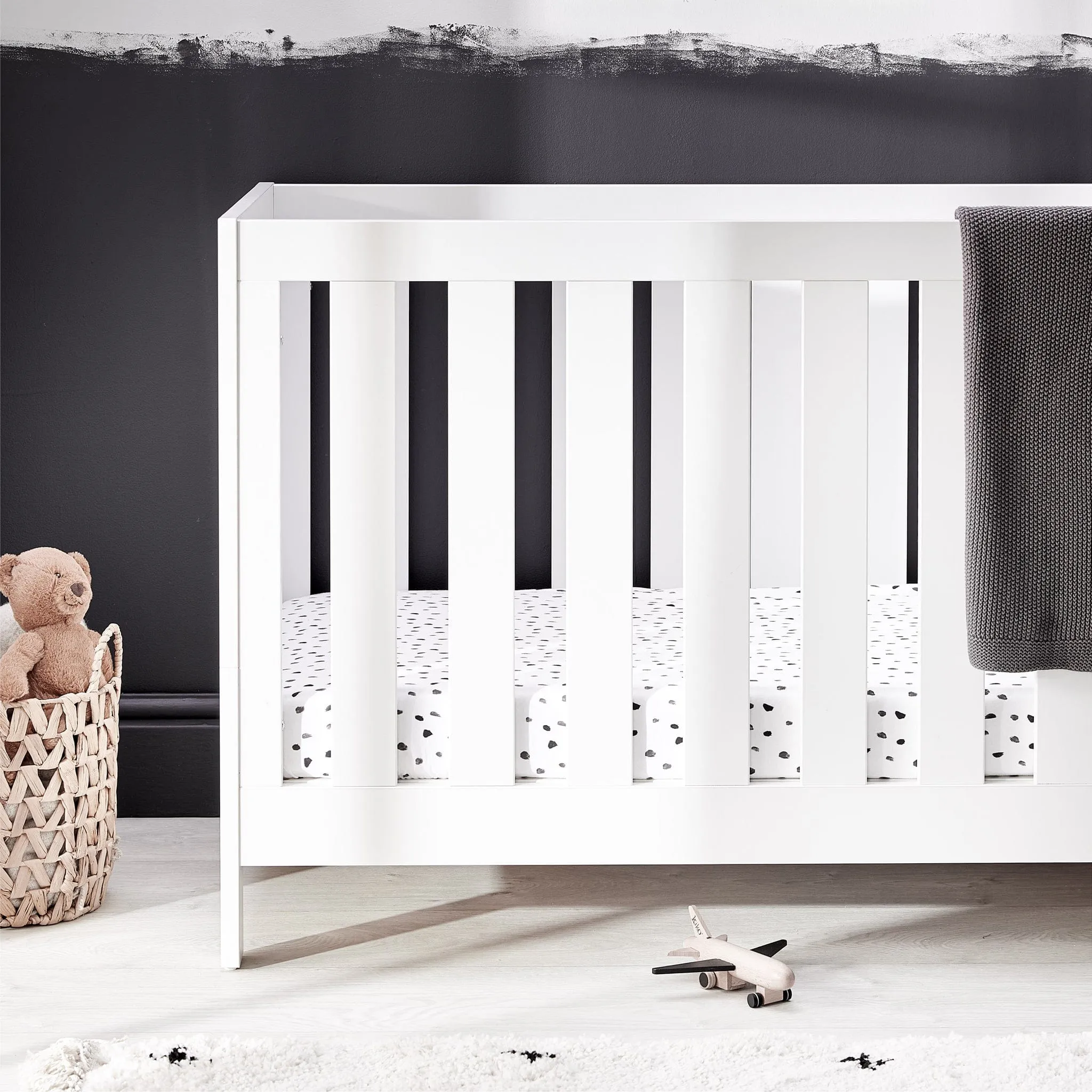 Silver Cross Finchley White 2-Piece Dresser Roomset